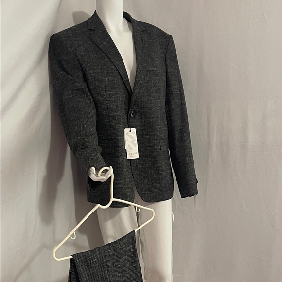 Men's beautiful Black /gray white suits new from turkey. NOT SURE OF THE SIZE - Picture 1 of 17